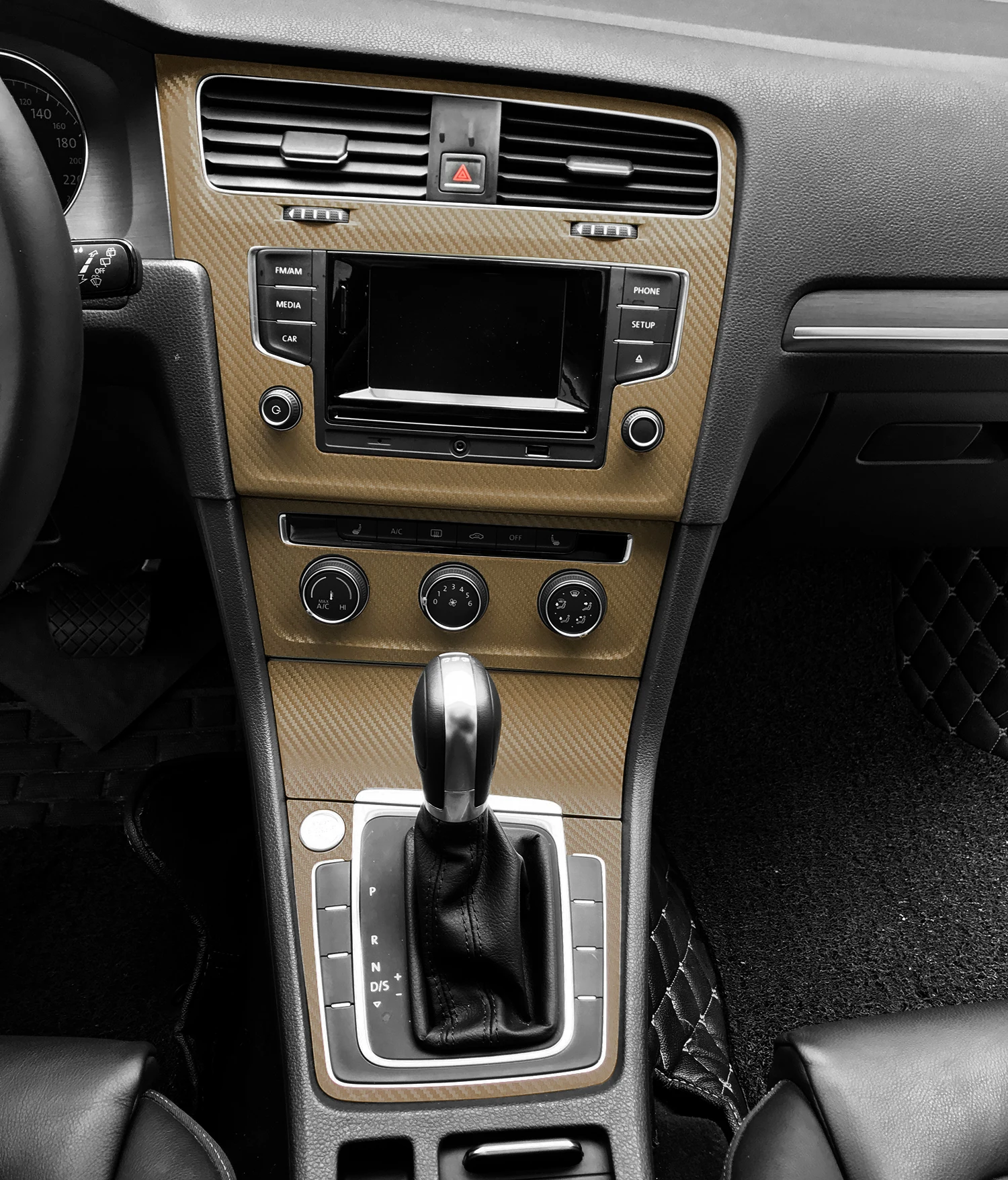 Шестерни рукоятка рычага переключения передач Центральная панель управления защиты углеродного волокна наклейка, переводная картинка для машины для укладки для Volkswagen VW Golf 7 MK7 аксессуары - Название цвета: carbon fiber gold