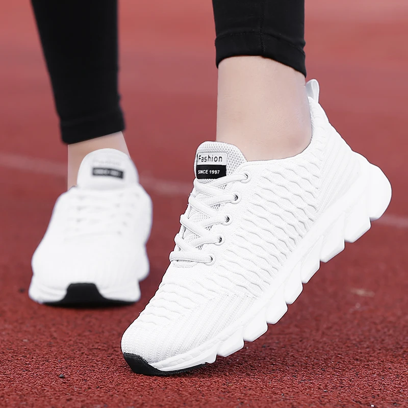 

Fly Weaving Women Running Shoes Classic 2019 White Sneakers Breathable Mesh Sporty Walking Shoe Female Tennis Zapatillas Hombre