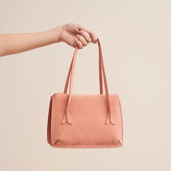 

Early spring new niche tide brand female simple hand bag retro fashion shoulder bag