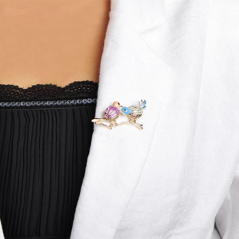 Blucome Gold Ouro Birds Lovely Enamel Esmalte Animal Broche Pink Brooches Cardigan Bijoux Pendant Clip Pins New Scarf Jewelry