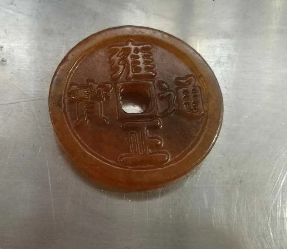 Ювелирные изделия Старый Нефритовый нефрит ручной резной Древний китайский кулон в форме монеты - Цвет камня: CORAL