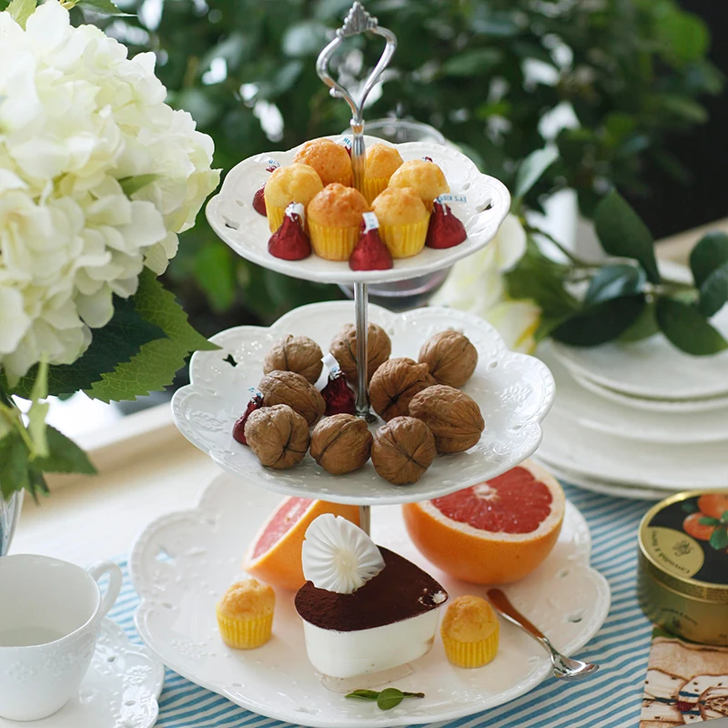 Free shipping. Continental Japanese ceramic tableware creative relief three white dish fruit cake plate | Дом и сад