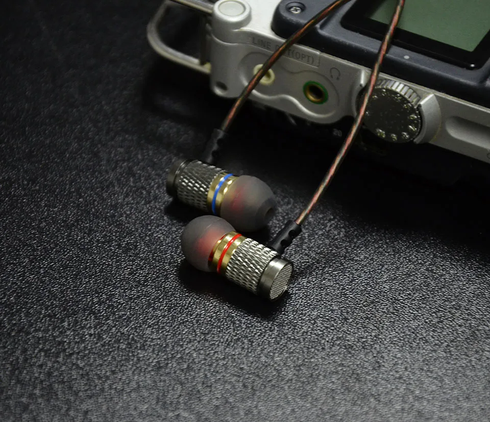 KZ_ED_Special_Edition_Gold_Plate_Housing_Earphone_with_Microphone_3.5mm_HD_HiFi_In_Ear_Monito_Bass_Stereo_Earbuds_for_Phone (15)