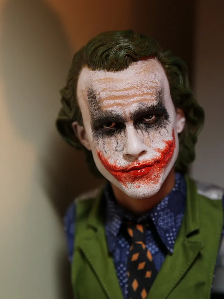 joker resin statue