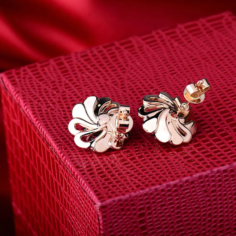 Серьги гвоздики из розового золота 6 х8 мм с натуральным изумрудом|stud earrings|earrings