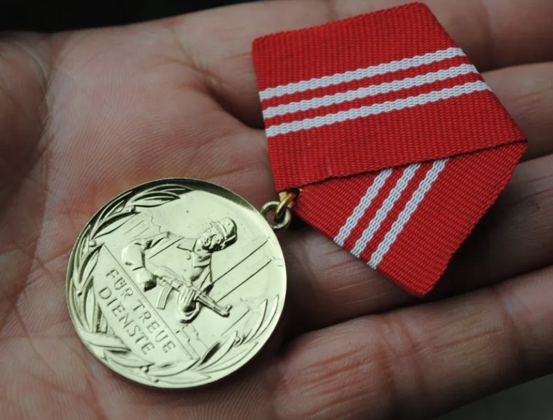 Золото класс Демократическая Республика Германия верный служебная Медаль Знак
