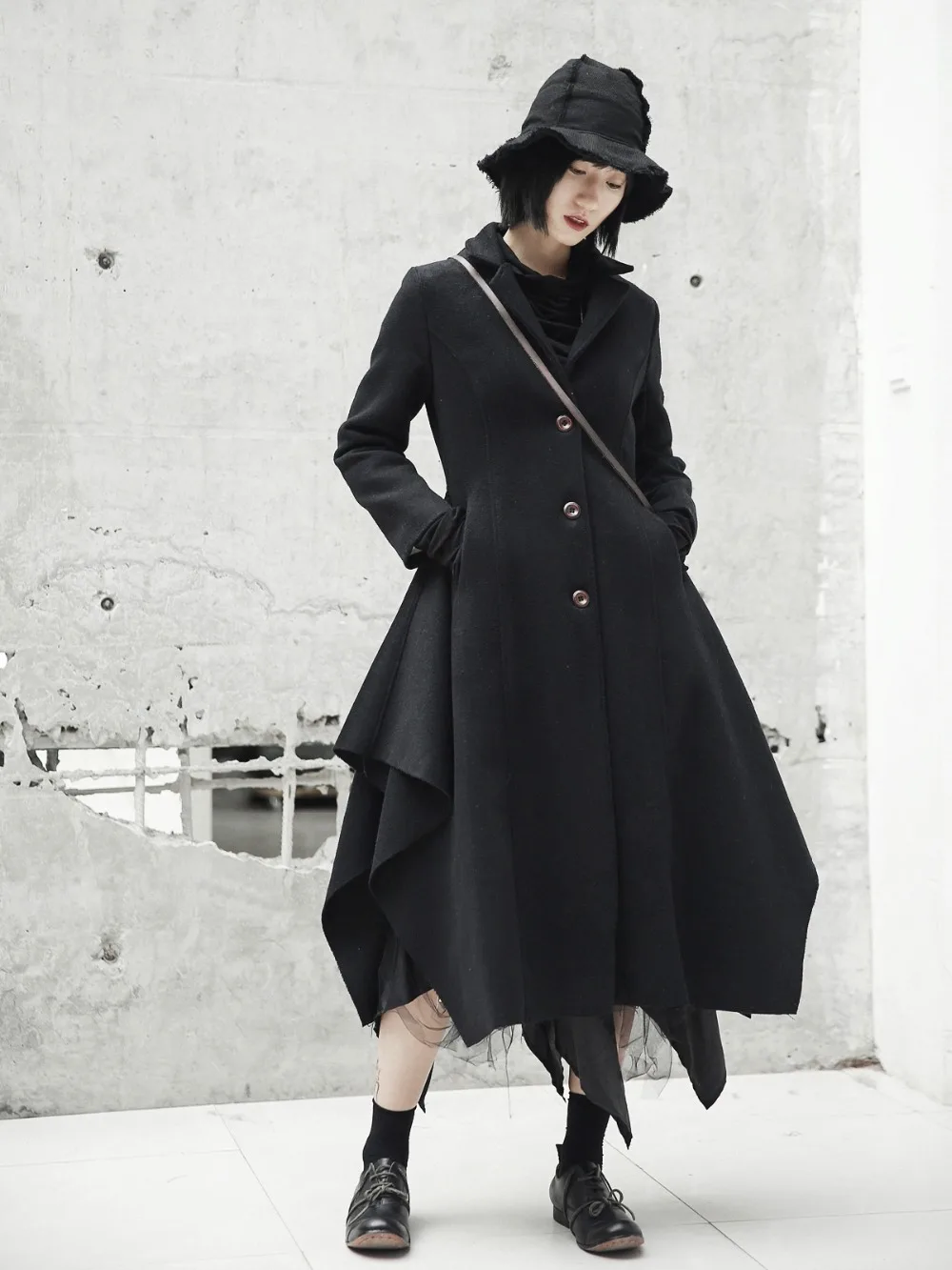 Cakucool, новинка, зимнее пальто для женщин, тонкая, асимметричный дизайн, черная юбка, верхняя одежда, дизайн, готический стиль, шерсть, женская одежда