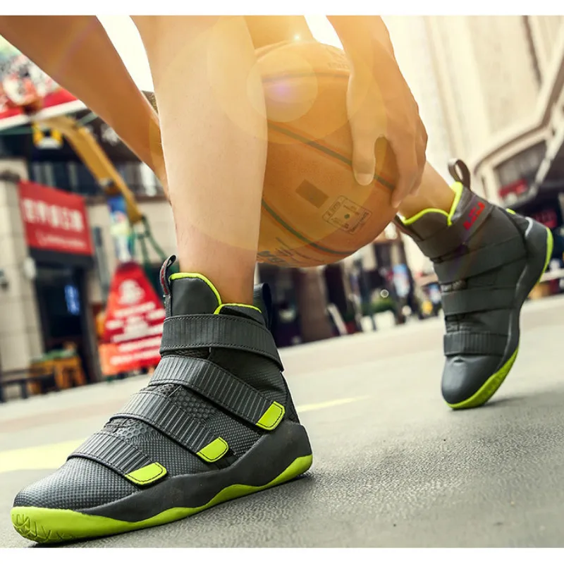 2018 spring and summer new shock absorbing rubber high permeability basketball shoes men's shoes comprehensive training boots 2018 spring and summer new shock absorbing rubber high permeability basketball shoes men's shoes comprehensive training boots