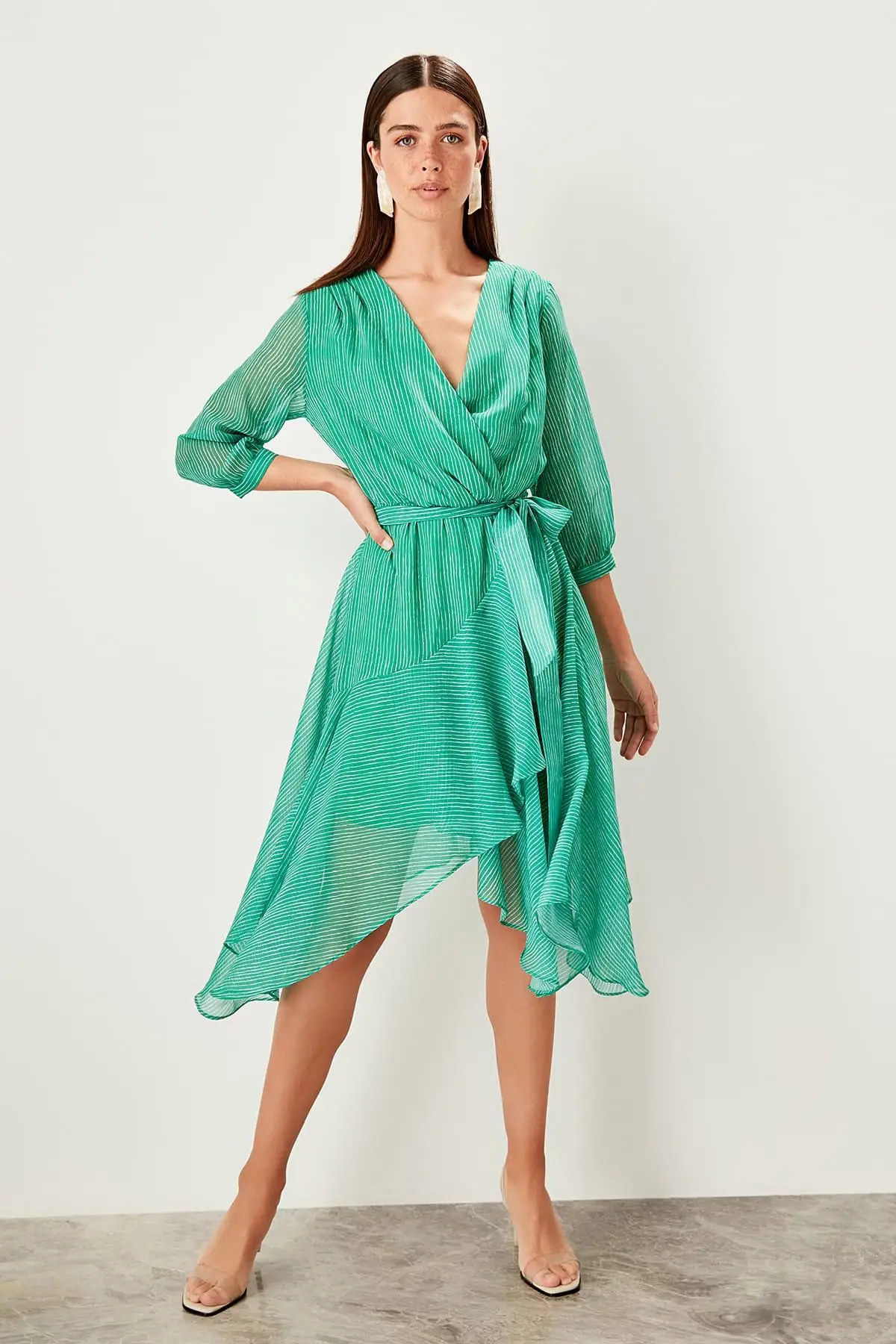 

Trendyol Green Pattern Lacing Detail Dress TWOSS19XO0114