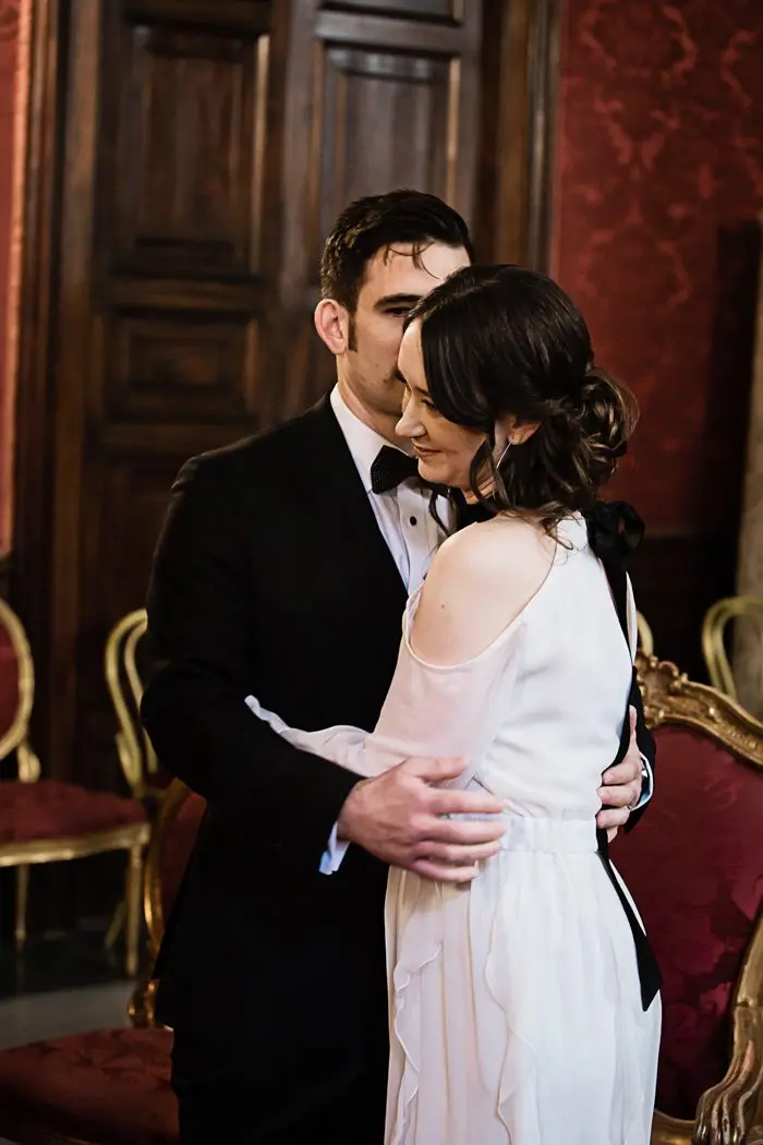 piazza-del-campidoglio-in-rome-was-the-perfect-wedding-destination-for-this-art-and-history-loving-couple-quince-and-mulberry-studios-30-700x1050