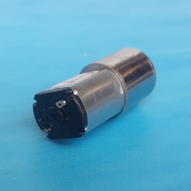 12 V Igarashi DC Motor with 8 Tooth Gear 10000 RPM 12 VDC 10,000 RPM