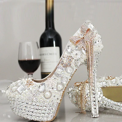Women Pumps Luxury Crystal Shoes Wedding Shoes Bridal Shoes Pearl Diamond Handmade White Female High Heels Tassels Metal Bow цена Women Pumps Luxury Crystal Shoes Wedding Shoes Bridal Shoes Pearl Diamond Handmade White Female High Heels Tassels Metal Bow цены онлайн
