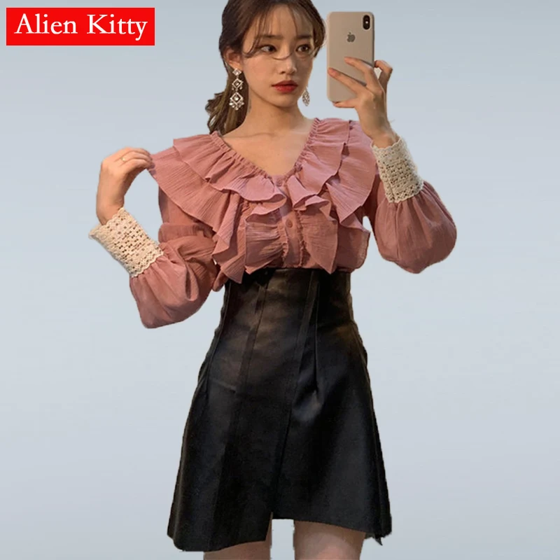 

Alien Kitty Loose Elegant V-Neck Korea 2019 Summer Patchwork Lace Ruffles Sweet Simple Fresh Casual Full-Sleeved Women Shirt