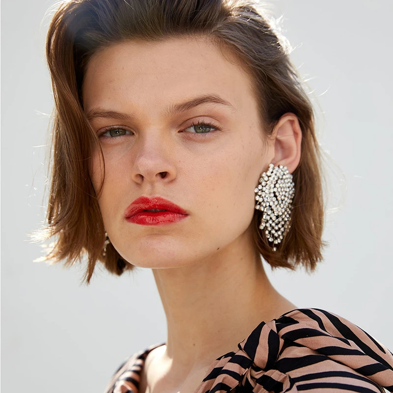 

OUEMILY Austrian Crystal Earrings Trendy Fashion Rhinestone Red Blue White Green Drop Earring for Women Wedding Waterdrop Earing