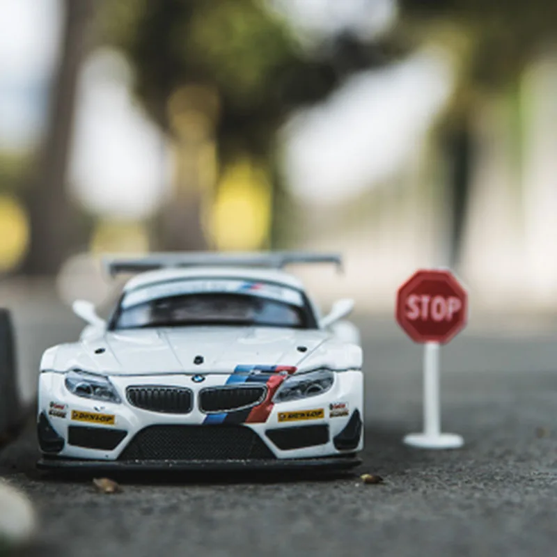 

1:32 BM Z4 Diecast Car model metallic material toy car Open the door and pull back Collection decoration kids toys Model car