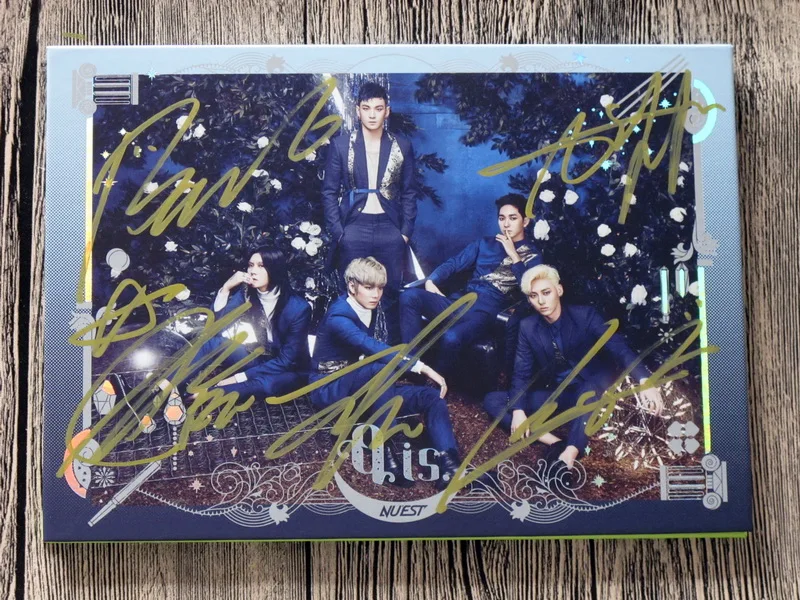 NUEST NU'EST с автографом мини 4-й альбом Q Корейская версия KPOP 082017