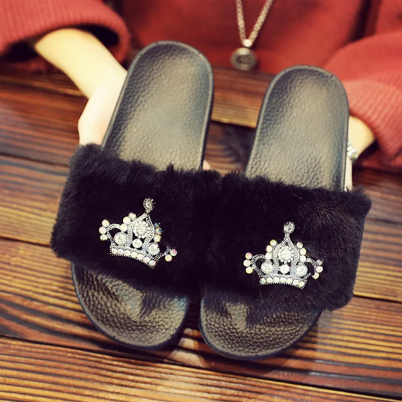 

Summer Women House Slippers Fur Soft Sole Fashion Crystal Fluffy Flat Flap Flop Non Slip Lady Shoes Designer Slides T1808012C