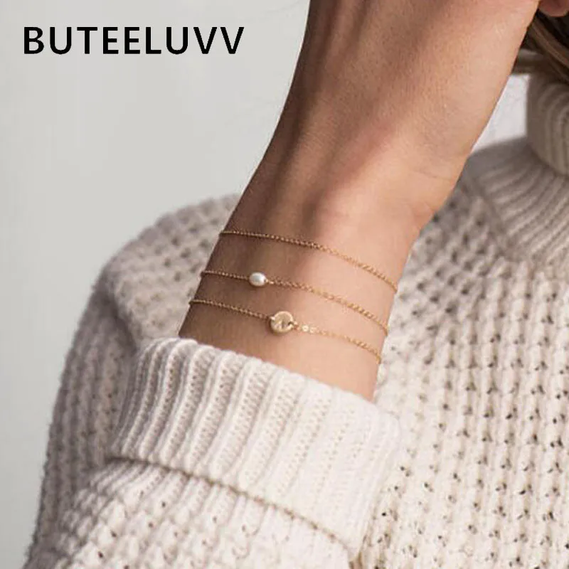 

BUTEELUVV Creative A to Z Letter Bracelet for Women Minimalist 26 English Alphabet Metal Round Sequin Chain Bracelet Jewelry