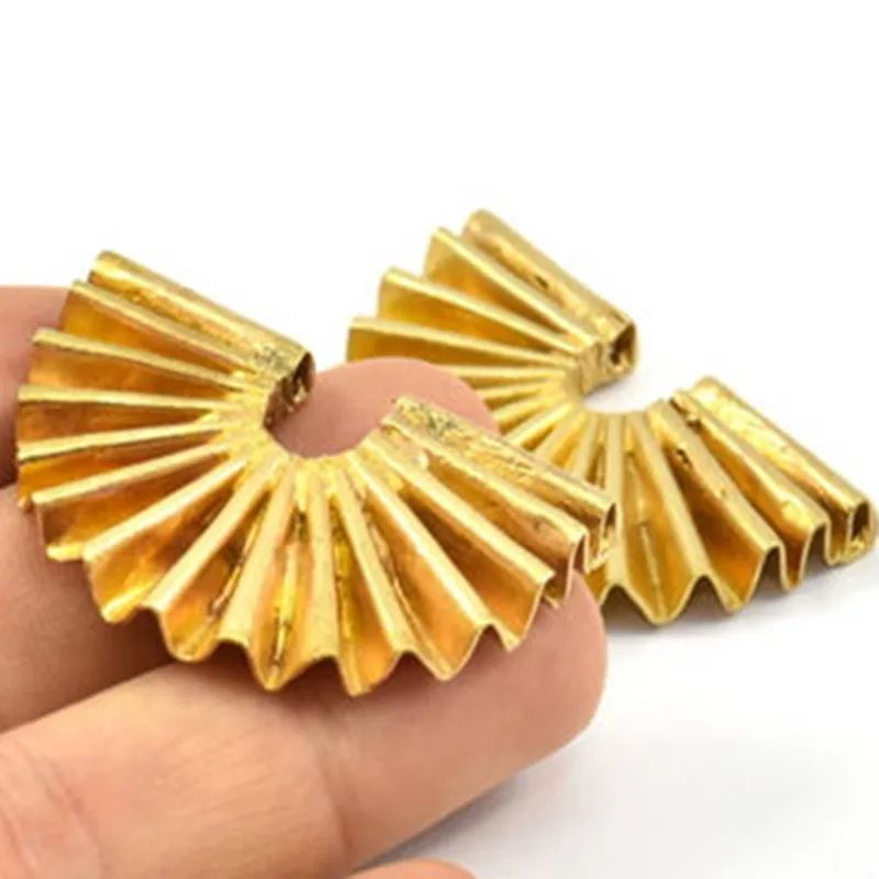 

1pc.. Raw .Brass Pendants. Findings, Charms..sz (40x26x4.5x0.6mm) U085