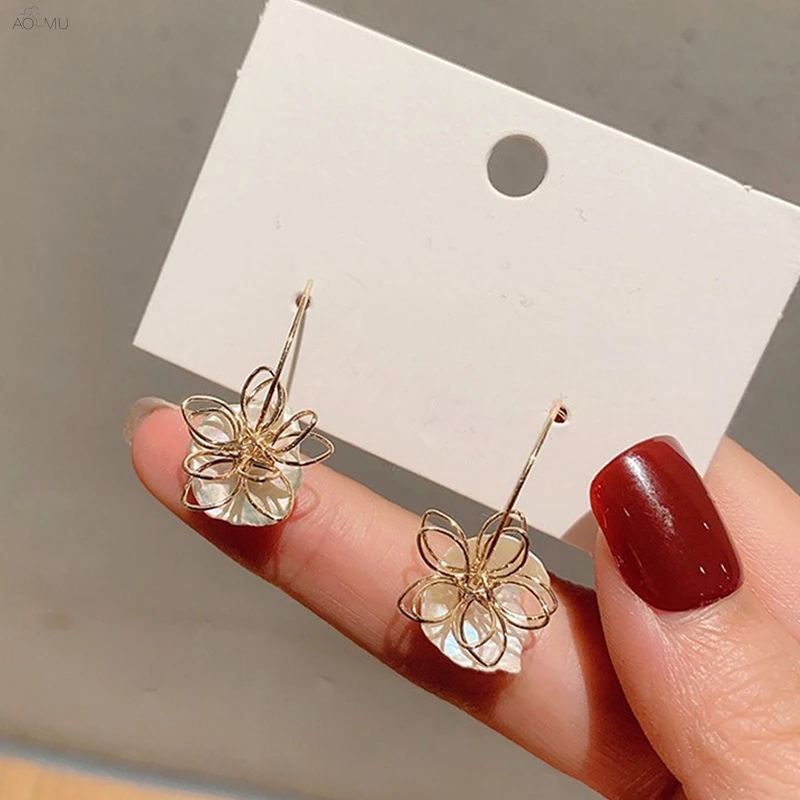 

AOMU 2019 Temperament Elegant Pearl Metal Irregular Flower Dangle Drop Earrings for Women Girl Party Wedding Jewelry Brincos