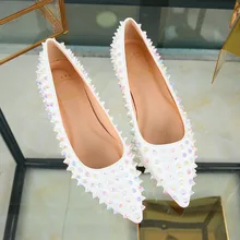 Новое поступление; Модные женские свадебные туфли с заклепками; пикантные женские туфли на низком каблуке с острым носком; женские белые вечерние туфли из искусственной кожи на плоской подошве; удобные туфли