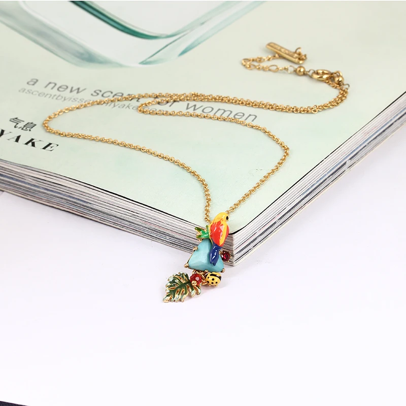 

2017 FashioBe Listed Enamel Mix Colar Parrot Blue Pine Shi Shuye Triangle Natural Stone Necklace Gold Clavicle Chain Jewellery