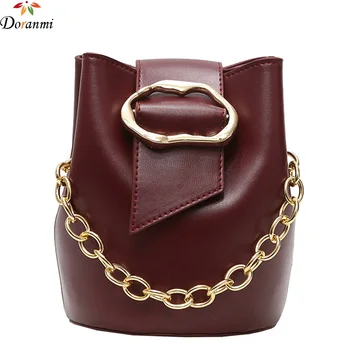 

DORANMI Chain Strap Bucket Handbag Women's Bag 2018 Fashion Female Crossbody Messenger Buckle Bags Leather Barrel Bag CBB098