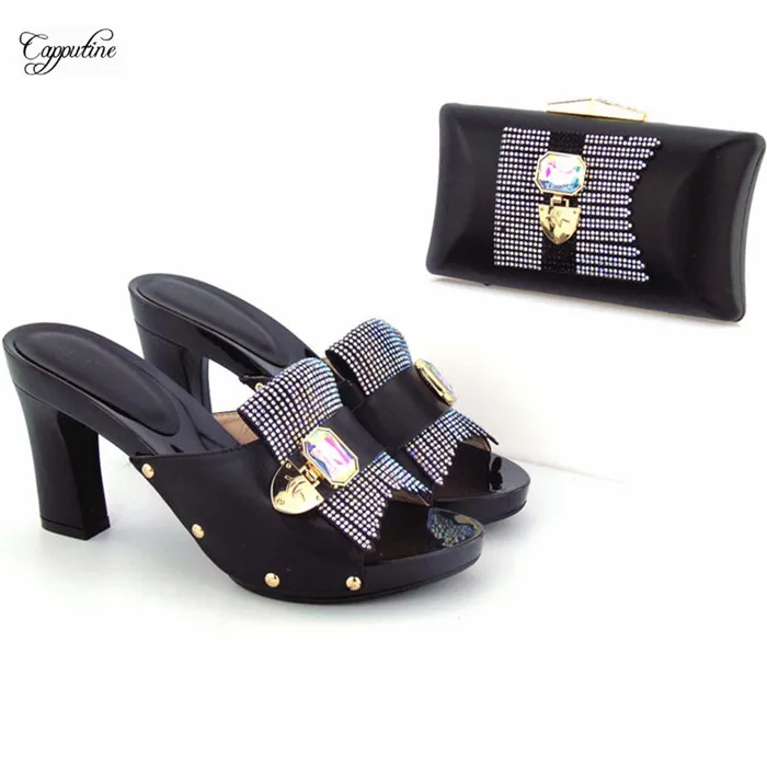 Прекрасные черные сандалии и комплект с сумкой Модные женские туфли с ручной комплект с сумкой для party567-1, высота каблука 10 см