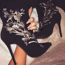 Гламурная черная замшевая обувь с острыми носками, ботинки стильные серебристые, украшенные цветами, ботильоны на шпильке, Новое поступление