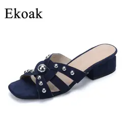 Ekoak/из натуральной коровьей замши женские сандалии с заклепками Летняя обувь женская модная обувь на высоком каблуке пляжные гладиаторы