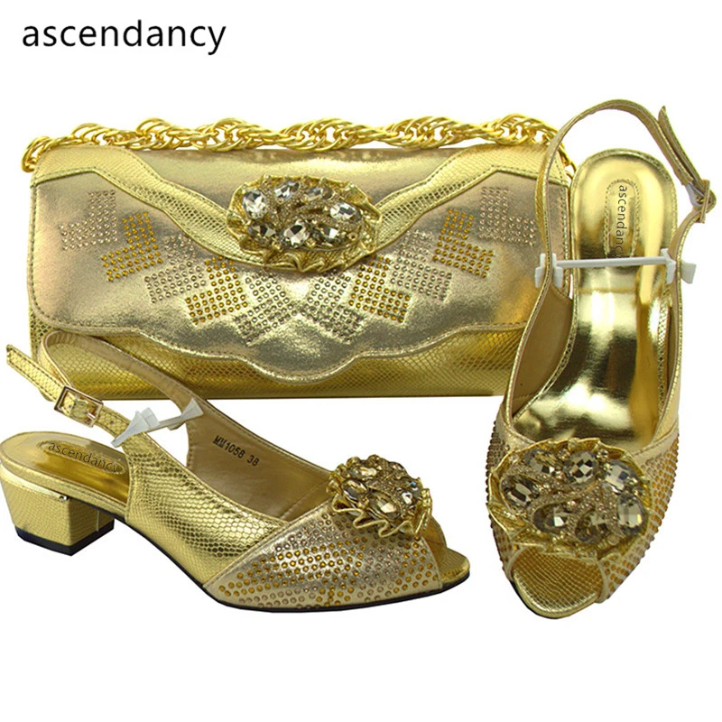 

Latest Gold Color Elegant Ladies Shoes with Matching Bags Set Decorated with Rhinestone Nigerian Women Wedding Shoes and Bag Set