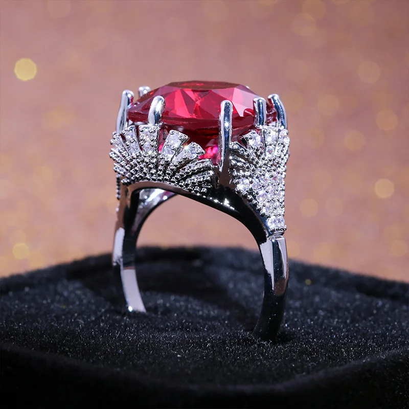 

2019 European Fashion Red Zircon Rings for Women Exquisite Anniversary Engagement Rings with Big Stone Party Jewelry