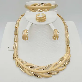 

Delicate Golden Plated Jewelry Set Circle Surround Design Choker Necklace Set Hot Selling Crystal Party Accessory For Women