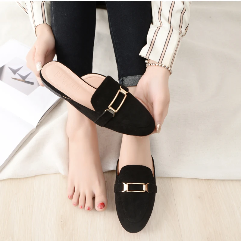 Mule Shoes Women Sandals Brand Designer Shoes Metal Decorate Mules Slippers Pointed Toe Flip Flops Low Heels Beach Slippers