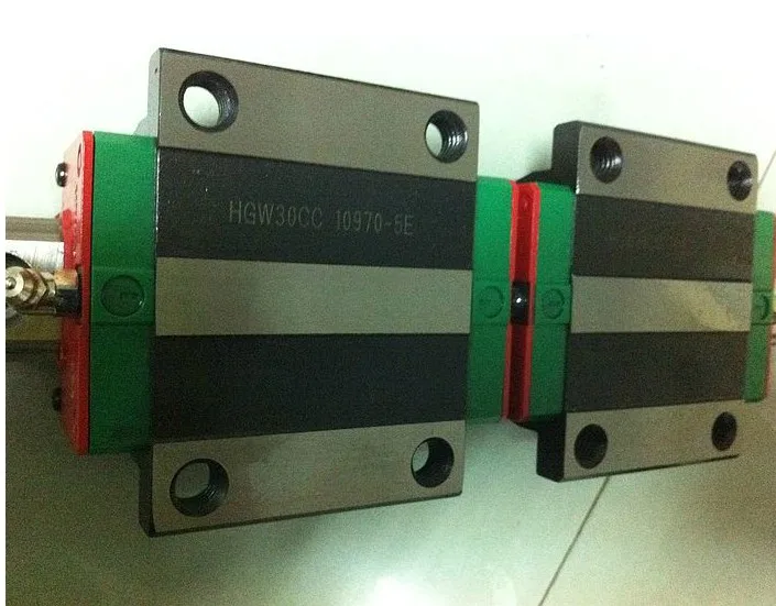 

1pcs Hiwin linear guide HGR20-600MM + 2pcs HGW20CA linear flanged blocks for cnc