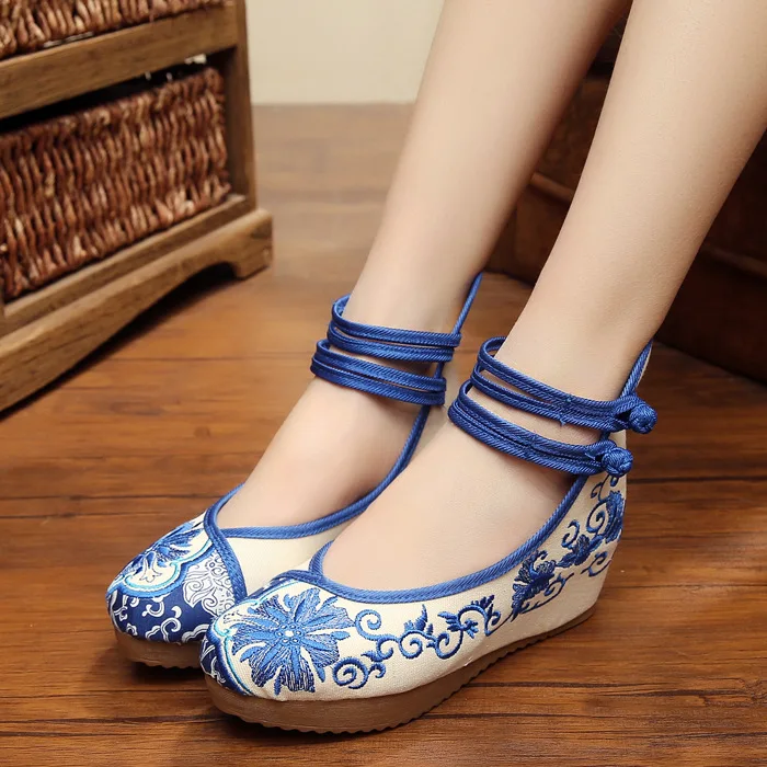 

Charming 2017 Pointed Toe Old Beijing Flat Shoes Chinese Traditional Style Soft Rose Embroidery Casual Dance Shoes Zapatos Mujer