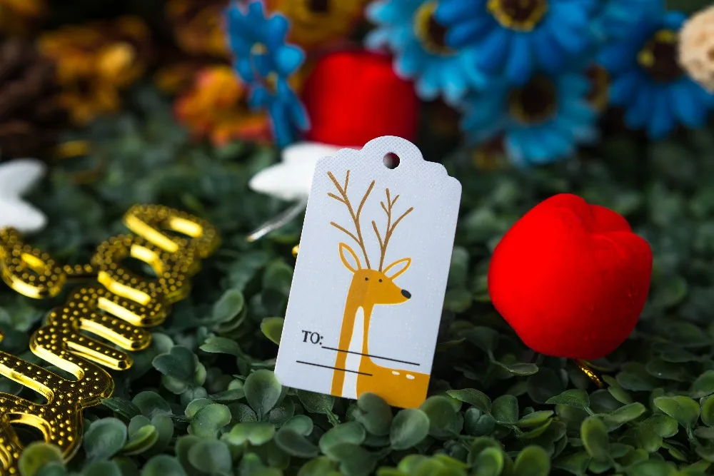 

200 pcs 3.5x6.2cm paper label Christmas deer candy favor tags New year's gifts Label candy favor tags Christmas label