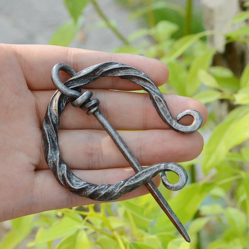 

QIHE JEWELRY Twisted Viking Clasp Penannular brooch Cloak pin Metal Scarf Pin Gift Men Women Viking jewelry Viking gifts