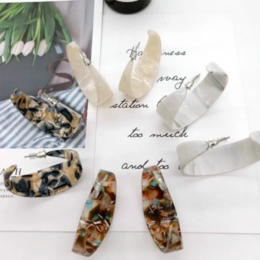 

Stone crafts lady leopard print earrings make beauty everywhere