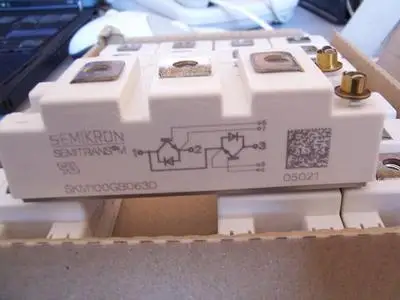

SKM100GB063D
