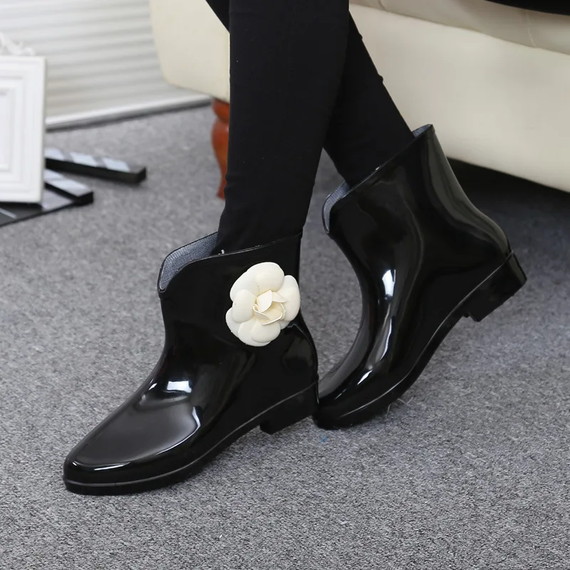 

2019 Rain Boots Rubber Candy Colors Women Ankle Boots Flowers Platform Shoes Woman Casual Slip On Flats Women Shoes XWD6645