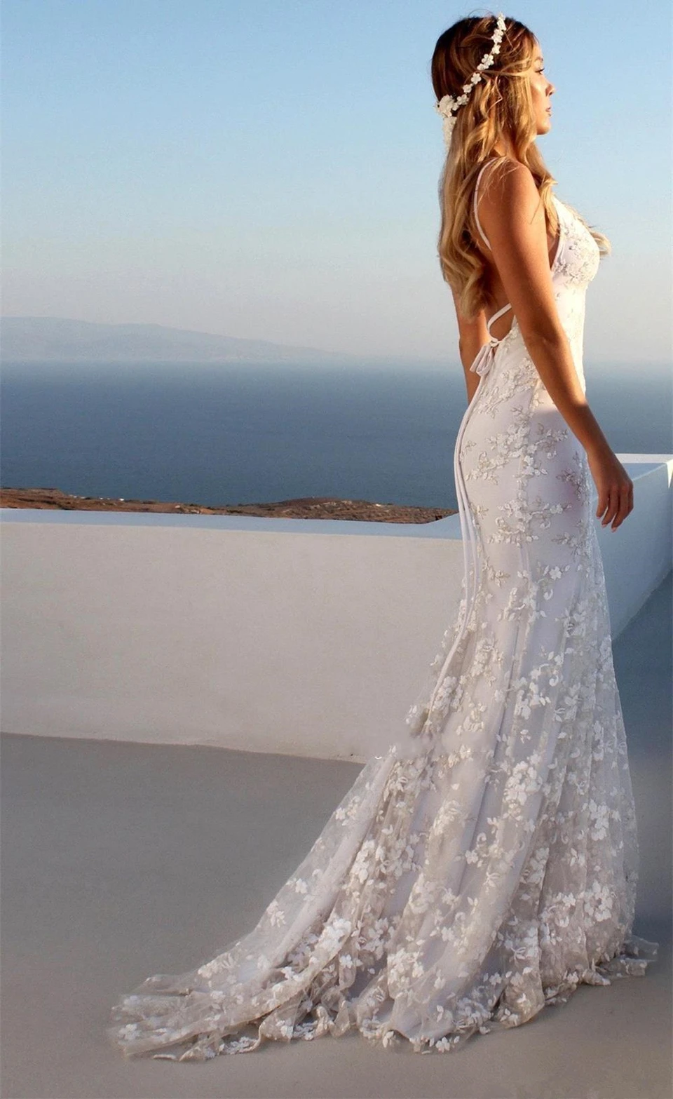glamorous-spaghetti-strap-sleeveless-lace-appliques-beach-wedding-dress-mermaid-2019-criss-cross-strings-bridal-gowns (1)