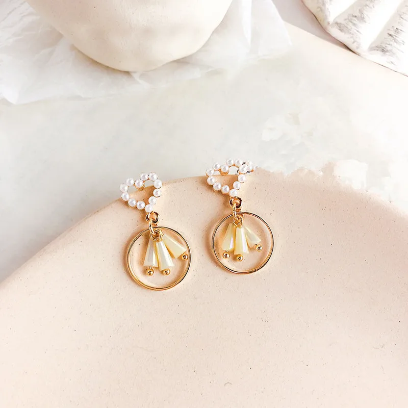 

2019 Korean Fashion Loving Pearl Earrings Lady Crystal Fringed Earrings For Women circle simple jewelry female