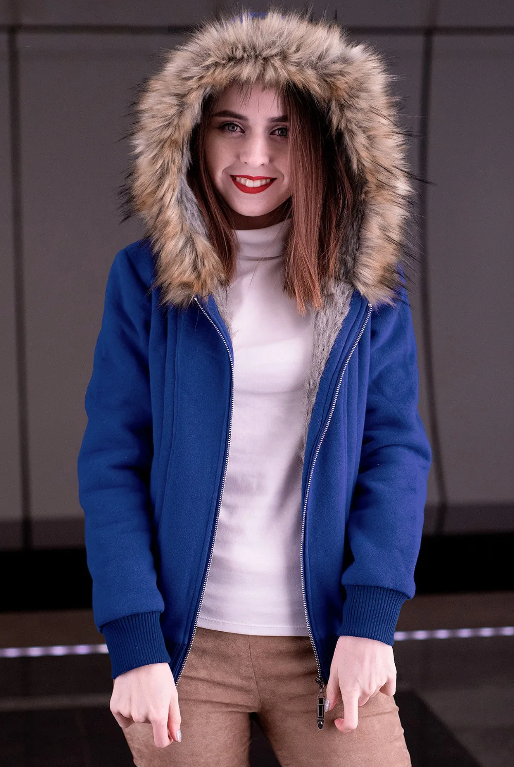 Новая зимняя Женская толстовка с капюшоном и меховым воротником больших размеров s, женская утепленная ветрозащитная бархатная куртка,, размер США S-3XL