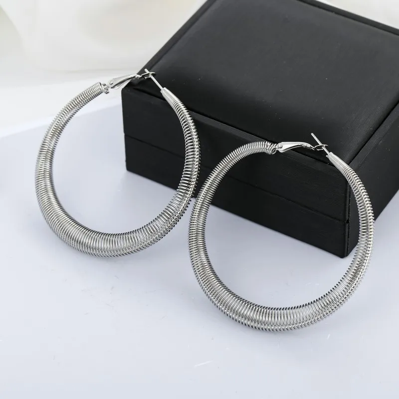 

Boho Large Round Spring Earrings Woman Exaggerated Rose Gold Hoop Earring For Female Simple Party Jewellery Kupe