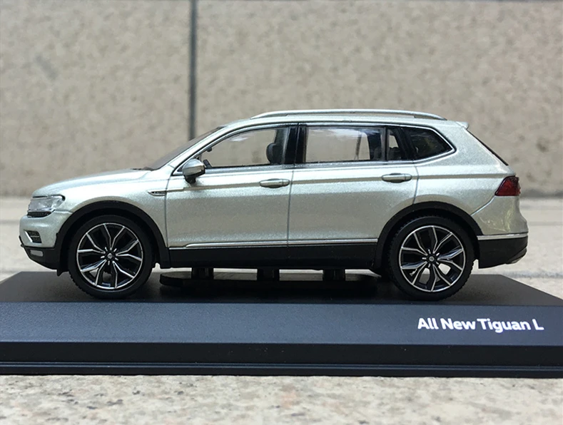 1/43 Volkswagen Tiguan L серебряный литой автомобиль Модель Коллекция игрушек