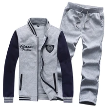 Повседневный мужской спортивный костюм