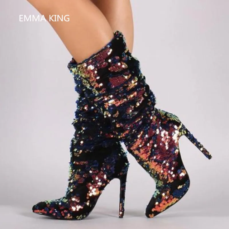 Зимние Блестящие модные женские ботинки с острым носком; высокие сапоги на высоком каблуке-шпильке; дизайнерские блестящие сапоги смешанных цветов со складками