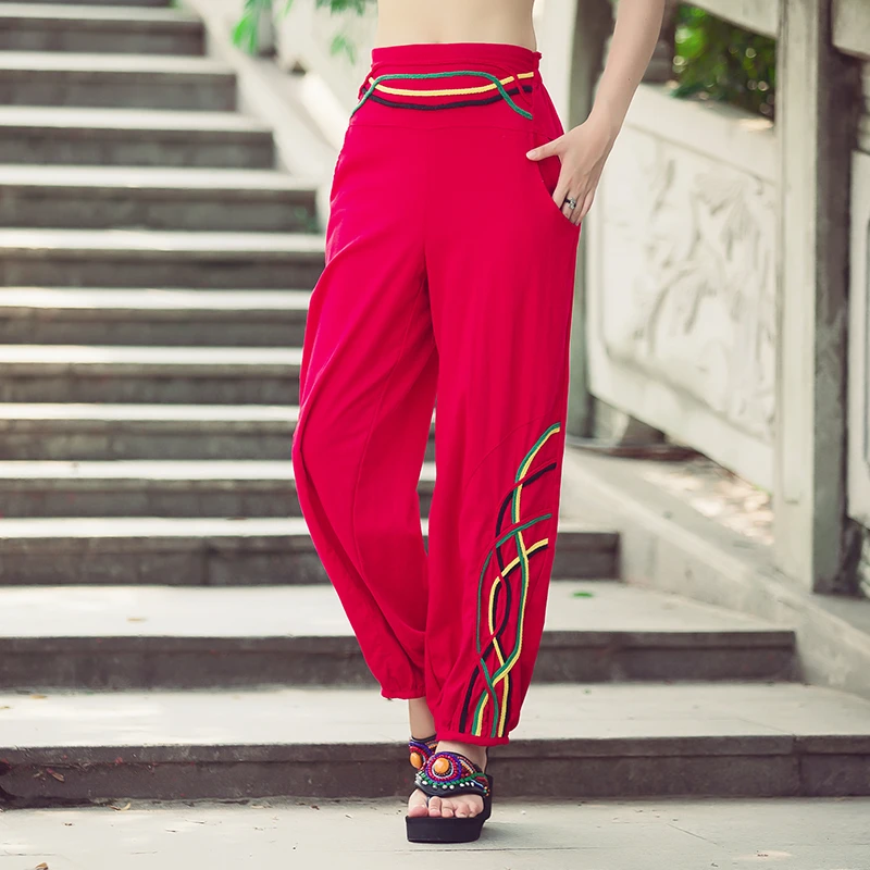 

Traditional Chinese clothing 2019 women autumn autumn spring ethnic white red stripe knickerbockers bloomer capris pant trousers