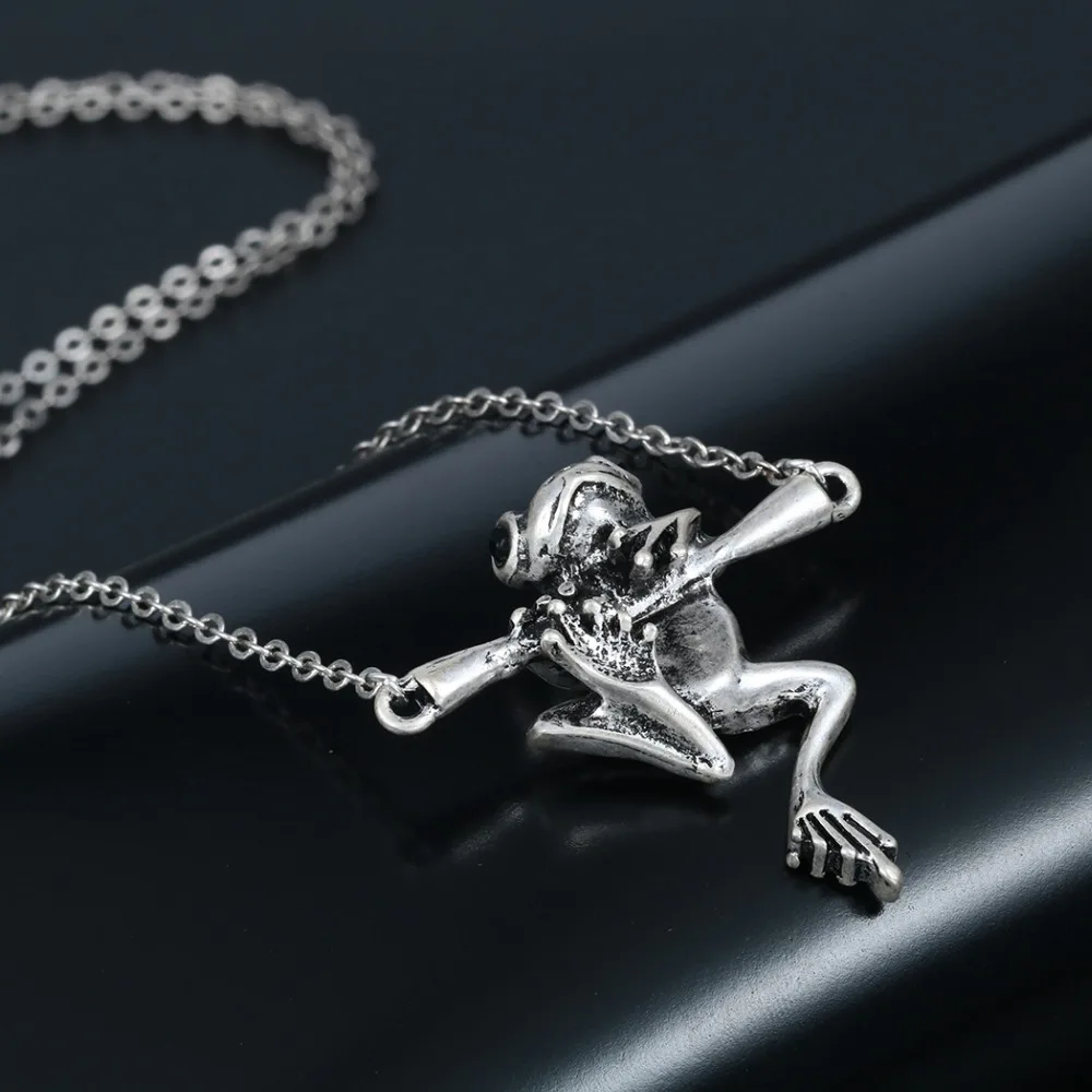 Pretty Animal Necklace Vintage 3D Realistic Baby Frog on a Branch Animal Unique Necklaces& Pendants Gift for Women Girls